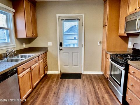 Tiny photo for 5149 Bayshore Road, Oregon, OH 43616 (MLS # 10002526)