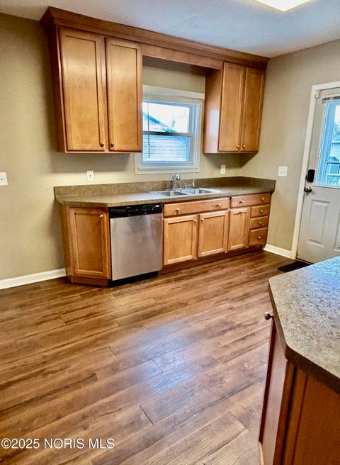 Tiny photo for 5149 Bayshore Road, Oregon, OH 43616 (MLS # 10002526)