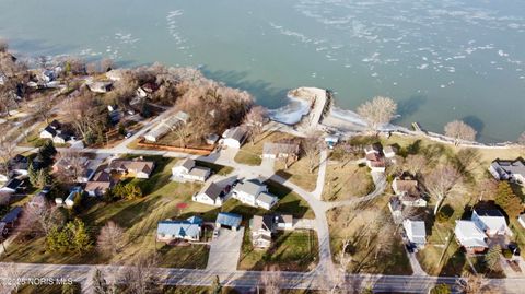 Tiny photo for 5149 Bayshore Road, Oregon, OH 43616 (MLS # 10002526)