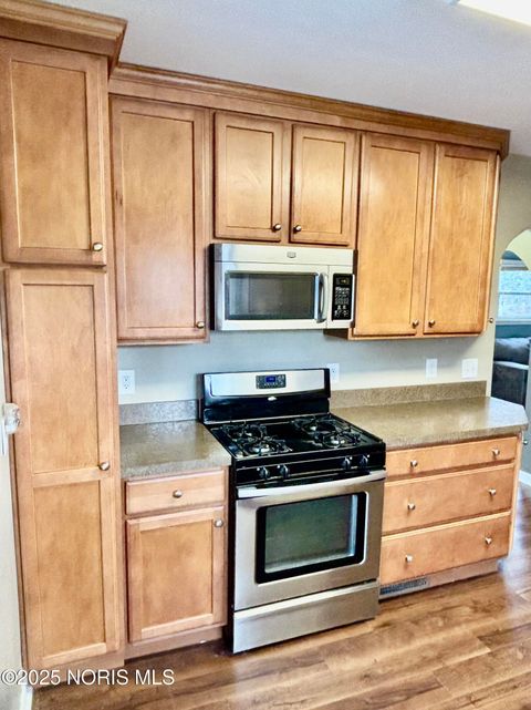 Tiny photo for 5149 Bayshore Road, Oregon, OH 43616 (MLS # 10002526)