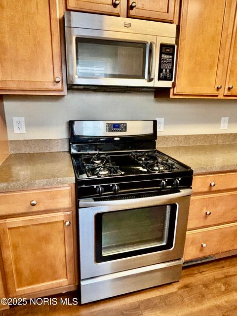 Tiny photo for 5149 Bayshore Road, Oregon, OH 43616 (MLS # 10002526)