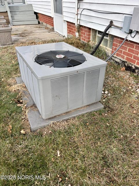 Tiny photo for 5149 Bayshore Road, Oregon, OH 43616 (MLS # 10002526)