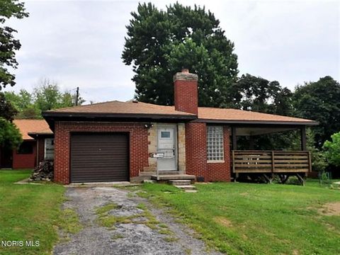 Photo of 304 Mohawk Place, Maumee, OH 43537 (MLS # 10007635)