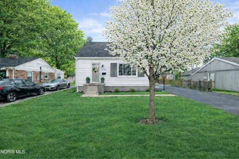 Photo of 903 Lochhaven Boulevard, Maumee, OH 43537 (MLS # 10006065)