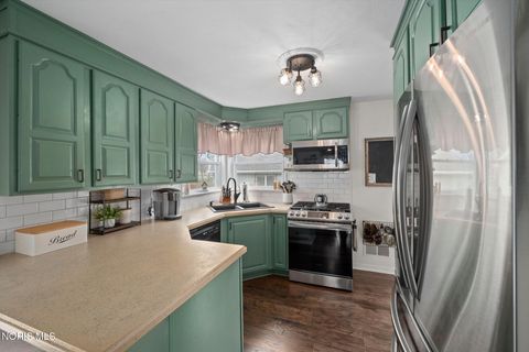 Tiny photo for 903 Lochhaven Boulevard, Maumee, OH 43537 (MLS # 10006065)