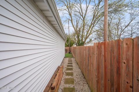 Tiny photo for 903 Lochhaven Boulevard, Maumee, OH 43537 (MLS # 10006065)