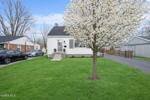 Photo of 903 Lochhaven Boulevard, Maumee, OH 43537 (MLS # 10006065)