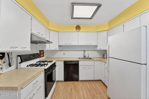 Tiny photo for 4671 Valley Ridge Court, Toledo, OH 43614 (MLS # 10003535)