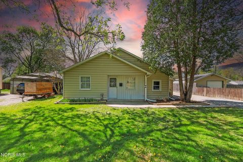 Photo of 1123 Sawyer Road, Toledo, OH 43615 (MLS # 10006423)