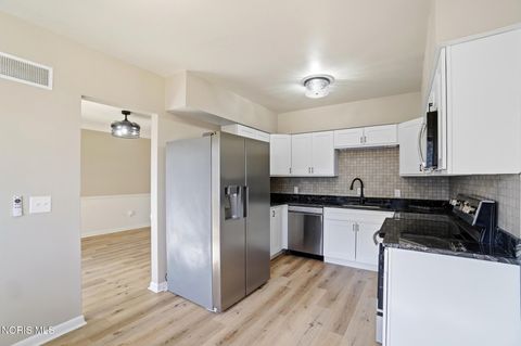 Tiny photo for 611 Miami Street, Toledo, OH 43605 (MLS # 10004552)