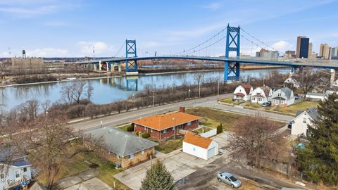 Tiny photo for 611 Miami Street, Toledo, OH 43605 (MLS # 10004552)