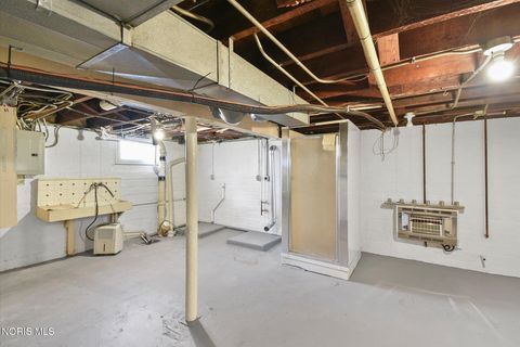 Tiny photo for 833 Kingston Avenue, Toledo, OH 43605 (MLS # 10004565)