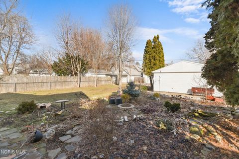 Tiny photo for 833 Kingston Avenue, Toledo, OH 43605 (MLS # 10004565)