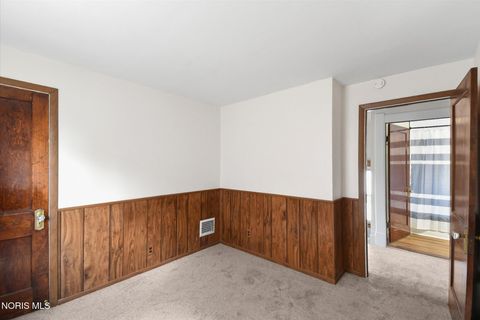 Tiny photo for 833 Kingston Avenue, Toledo, OH 43605 (MLS # 10004565)