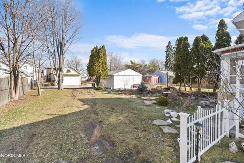 Tiny photo for 833 Kingston Avenue, Toledo, OH 43605 (MLS # 10004565)