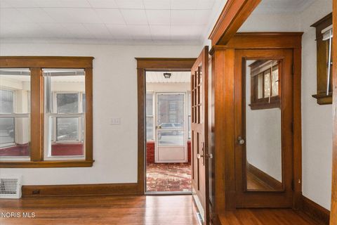 Tiny photo for 833 Kingston Avenue, Toledo, OH 43605 (MLS # 10004565)