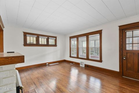 Tiny photo for 833 Kingston Avenue, Toledo, OH 43605 (MLS # 10004565)