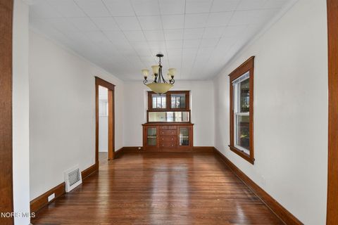 Tiny photo for 833 Kingston Avenue, Toledo, OH 43605 (MLS # 10004565)