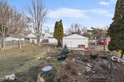 Tiny photo for 833 Kingston Avenue, Toledo, OH 43605 (MLS # 10004565)