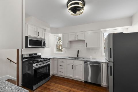 Tiny photo for 833 Kingston Avenue, Toledo, OH 43605 (MLS # 10004565)