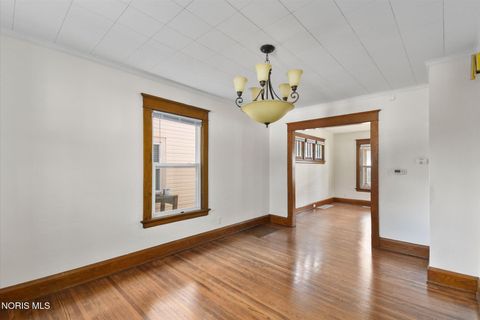 Tiny photo for 833 Kingston Avenue, Toledo, OH 43605 (MLS # 10004565)