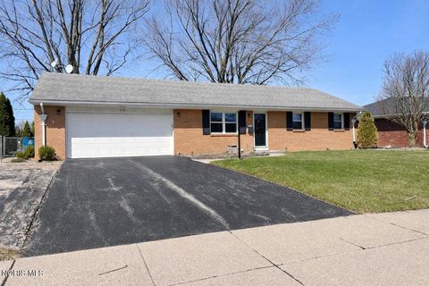 Photo of 410 Overlook Drive, Waterville, OH 43566 (MLS # 10005344)