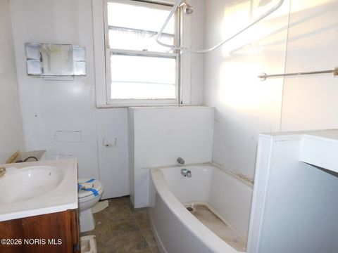 Tiny photo for 924 Pinewood Avenue, Toledo, OH 43607 (MLS # 10006838)