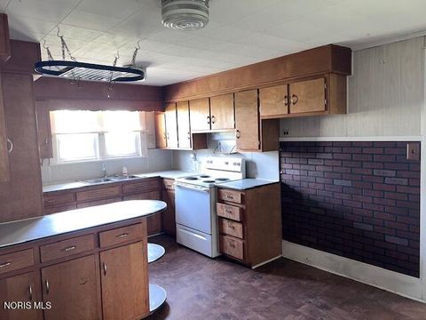 Tiny photo for 125 N Park Drive, McComb, OH 45858 (MLS # 10006383)