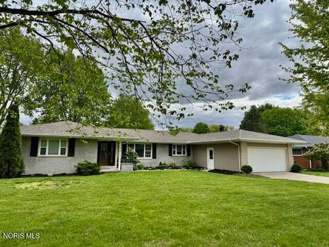 Photo of 923 Lyn Road, Bowling Green, OH 43402 (MLS # 10007211)
