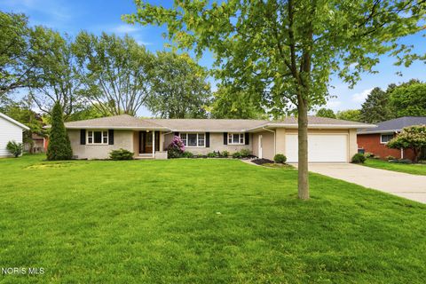 Photo of 923 Lyn Road, Bowling Green, OH 43402 (MLS # 10007211)