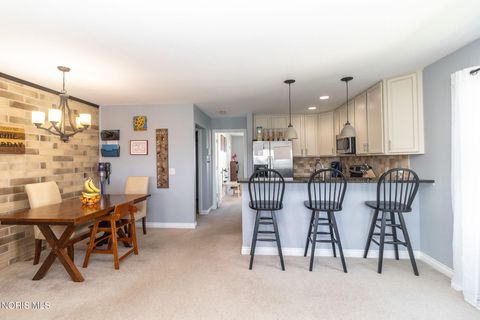 Tiny photo for 4703 Lakeside Drive, Maumee, OH 43537 (MLS # 10007472)
