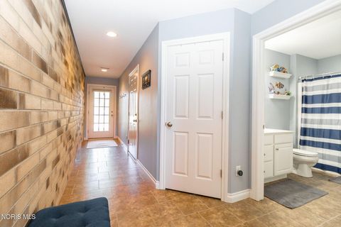 Tiny photo for 4703 Lakeside Drive, Maumee, OH 43537 (MLS # 10007472)
