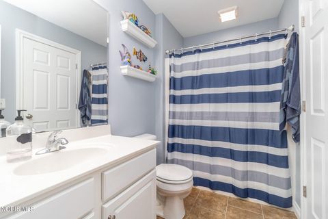 Tiny photo for 4703 Lakeside Drive, Maumee, OH 43537 (MLS # 10007472)