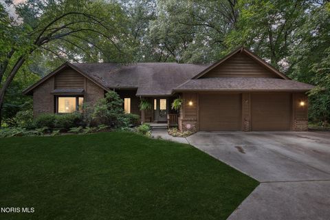 Photo of 6155 Cross Trails Road, Sylvania, OH 43560 (MLS # 10005743)