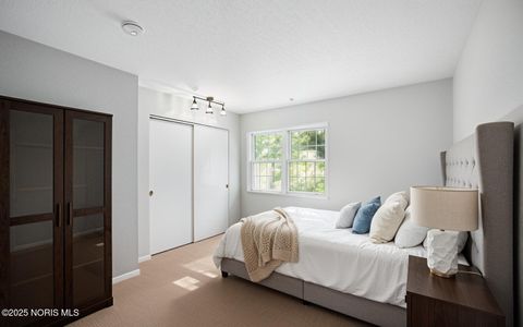 Tiny photo for 7 Knollwood Drive, Perrysburg, OH 43551 (MLS # 10000131)