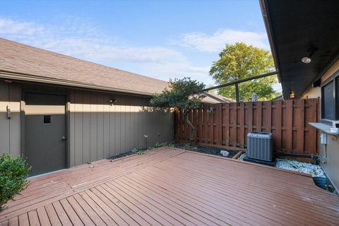 Tiny photo for 7 Knollwood Drive, Perrysburg, OH 43551 (MLS # 10000131)