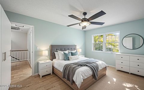 Tiny photo for 7 Knollwood Drive, Perrysburg, OH 43551 (MLS # 10000131)