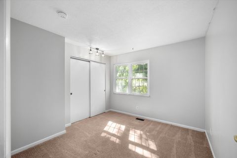Tiny photo for 7 Knollwood Drive, Perrysburg, OH 43551 (MLS # 10000131)