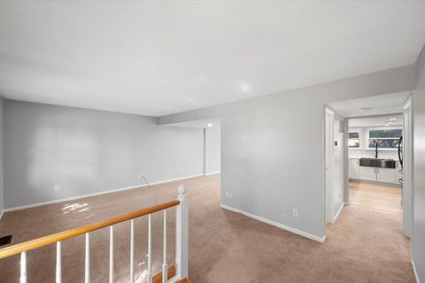 Tiny photo for 7 Knollwood Drive, Perrysburg, OH 43551 (MLS # 10000131)