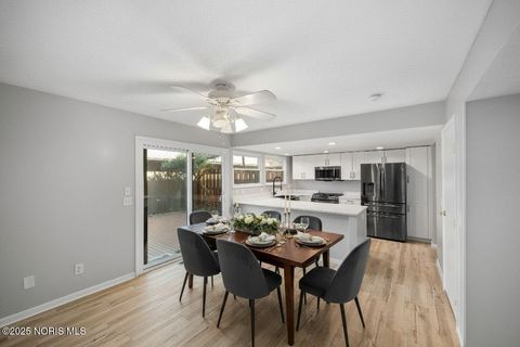 Tiny photo for 7 Knollwood Drive, Perrysburg, OH 43551 (MLS # 10000131)