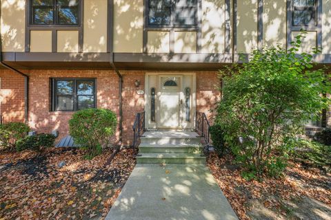 Tiny photo for 7 Knollwood Drive, Perrysburg, OH 43551 (MLS # 10000131)