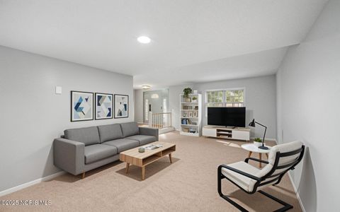 Tiny photo for 7 Knollwood Drive, Perrysburg, OH 43551 (MLS # 10000131)