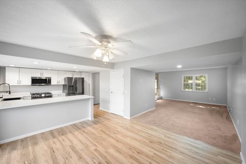 Tiny photo for 7 Knollwood Drive, Perrysburg, OH 43551 (MLS # 10000131)