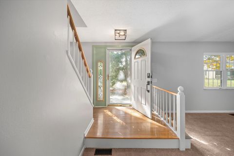 Tiny photo for 7 Knollwood Drive, Perrysburg, OH 43551 (MLS # 10000131)