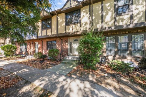 Tiny photo for 7 Knollwood Drive, Perrysburg, OH 43551 (MLS # 10000131)