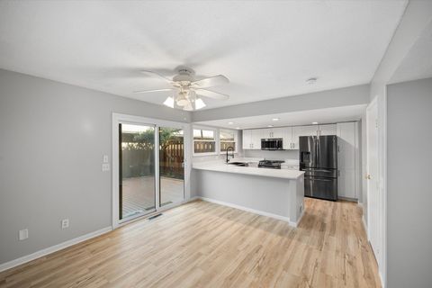 Tiny photo for 7 Knollwood Drive, Perrysburg, OH 43551 (MLS # 10000131)