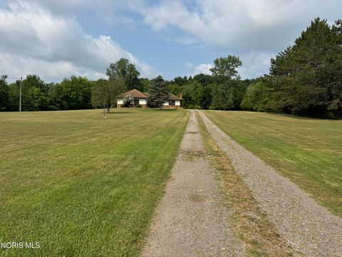Tiny photo for 1737 9 Road, Edgerton, OH 43517 (MLS # 10010803)