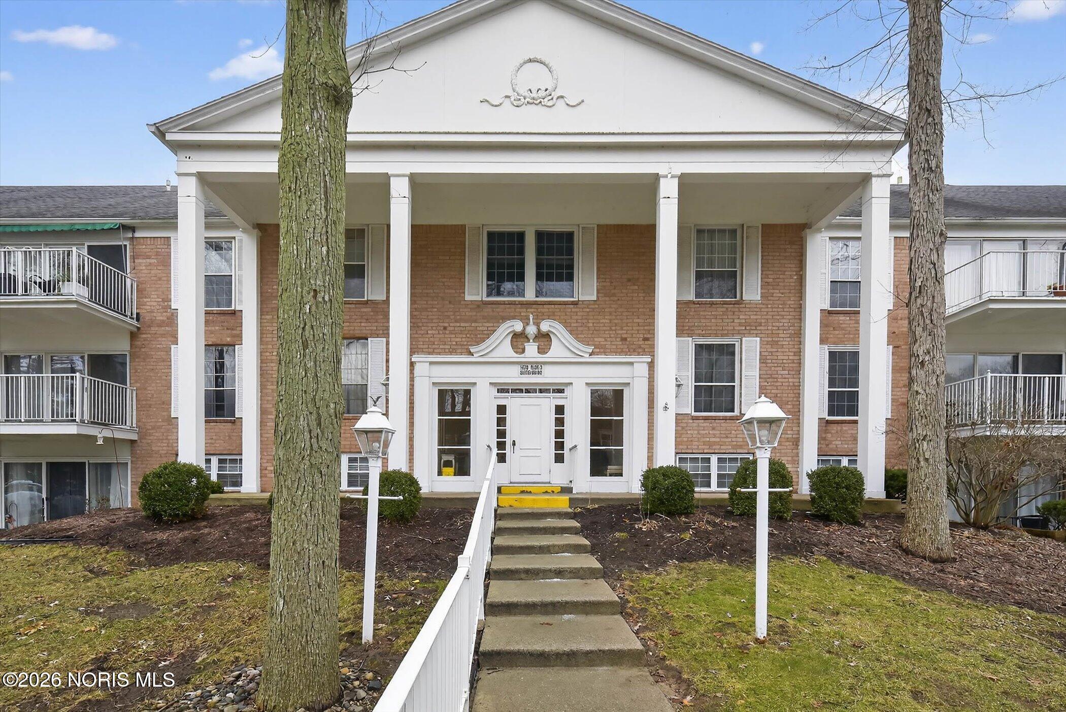 5679 Monroe Street 803