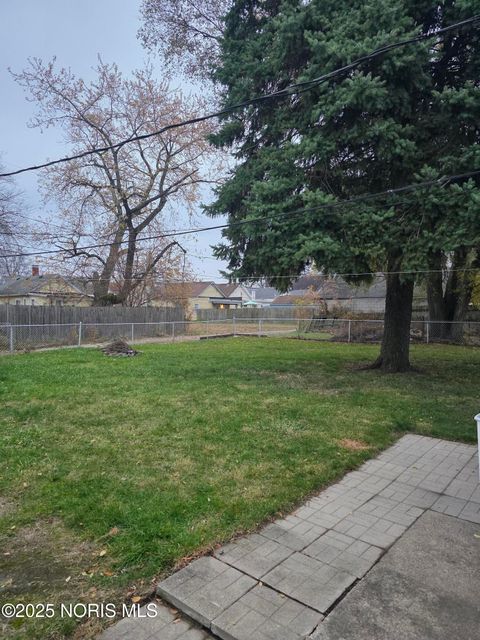 Tiny photo for 545 Milton Street, Toledo, OH 43605 (MLS # 10002358)