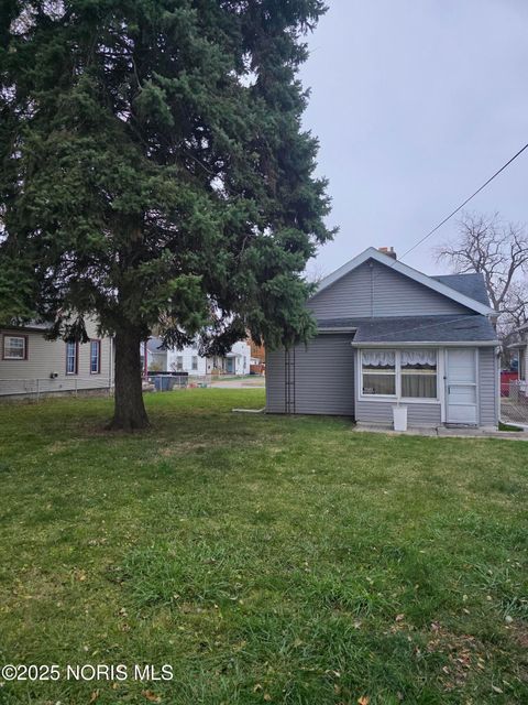 Tiny photo for 545 Milton Street, Toledo, OH 43605 (MLS # 10002358)